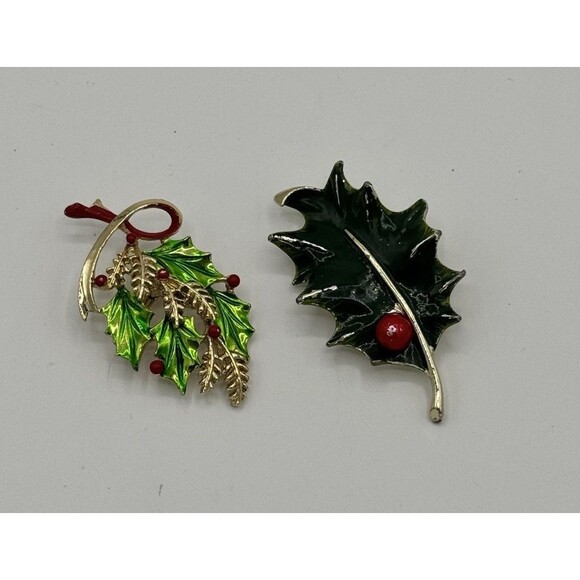 Set of 2 Vintage Gerry’s Christmas Brooches – Gold Tone Holly Leaf & Candle Pins - Picture 1 of 4